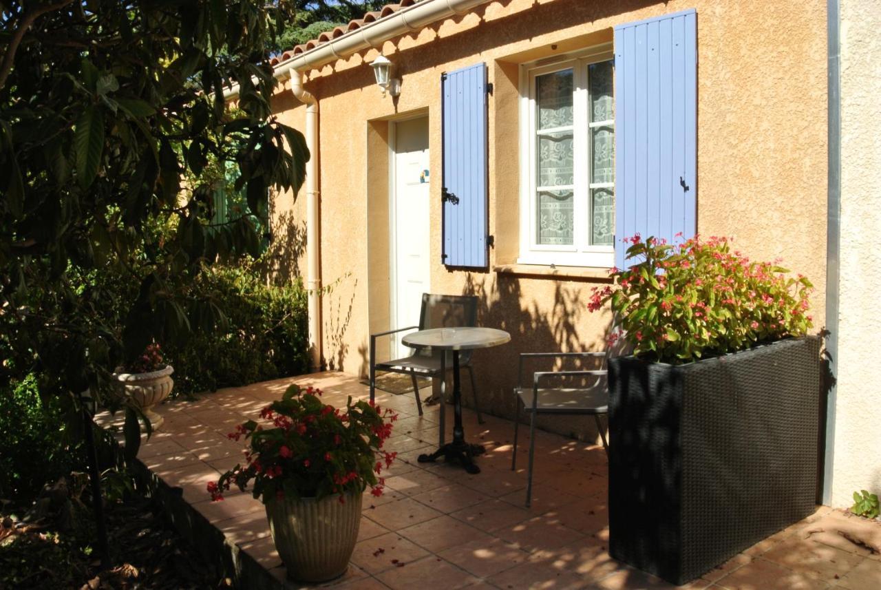 Logis Hotel Restaurant Le Clos Des Capitelles Юшо Экстерьер фото
