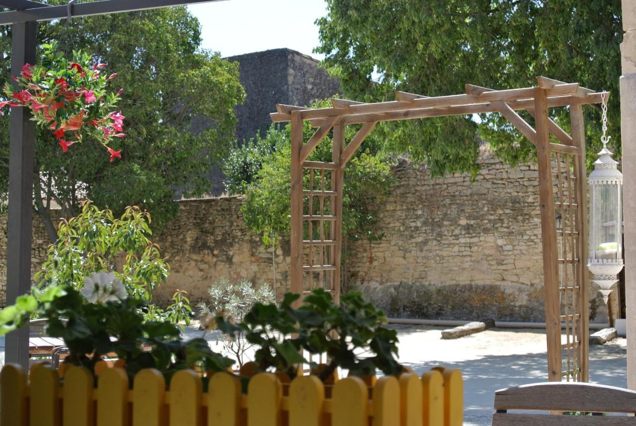 Logis Hotel Restaurant Le Clos Des Capitelles Юшо Экстерьер фото